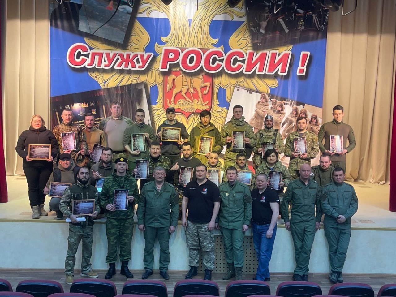 Сборная Сургутского района, команда "Север" - заняла 2 место и вышла в финал соревнований "Заря. Сутки на броне".